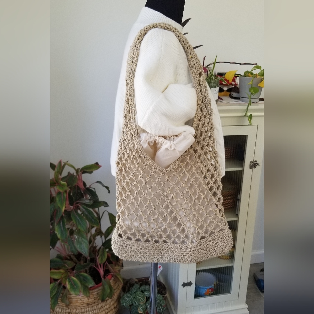 New reusable shopping Net bag crocheted in a unique pineapple fiber.